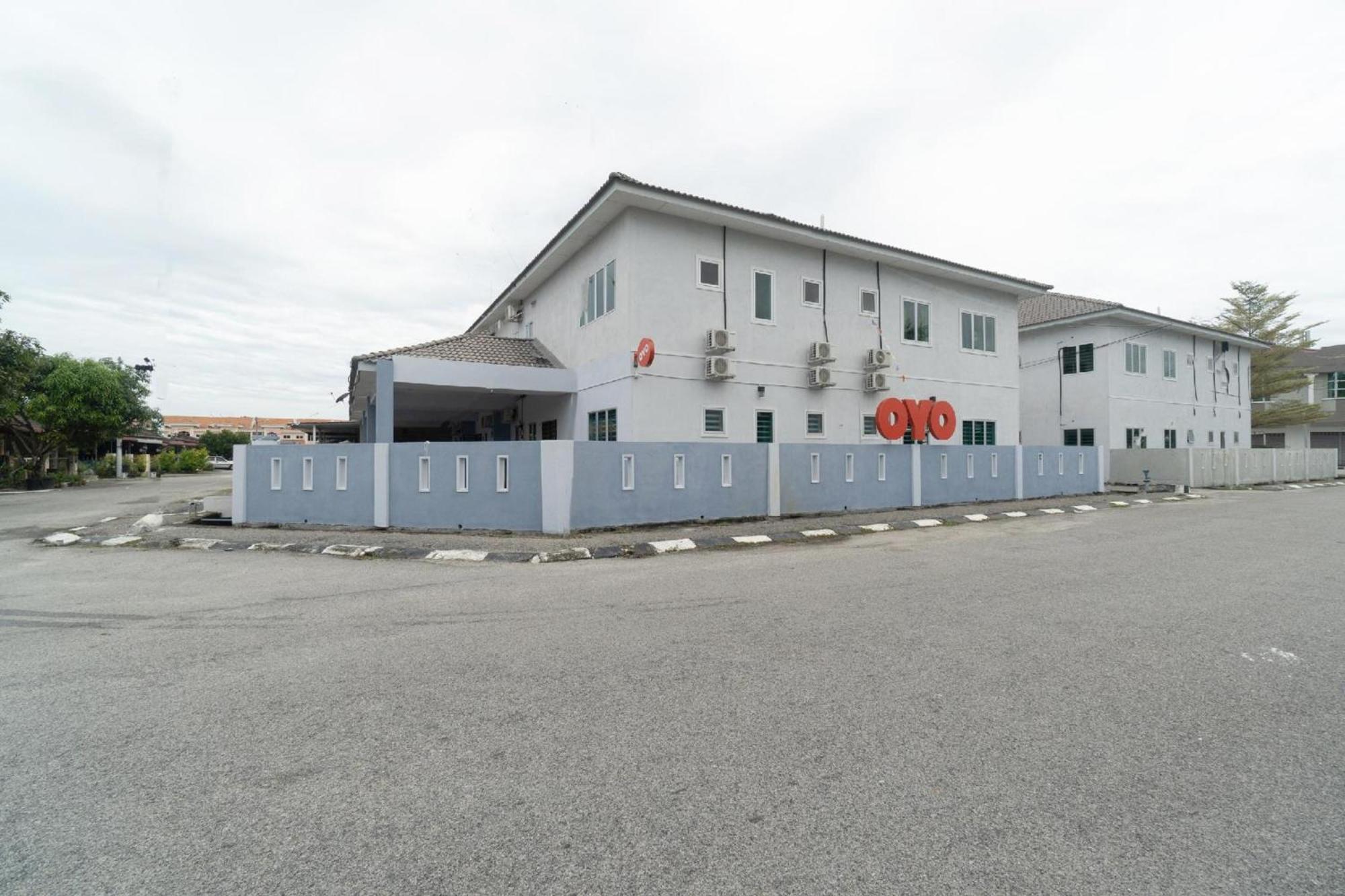 Oyo 91089 Motel Fasa 2B Seri Manjung Exterior foto
